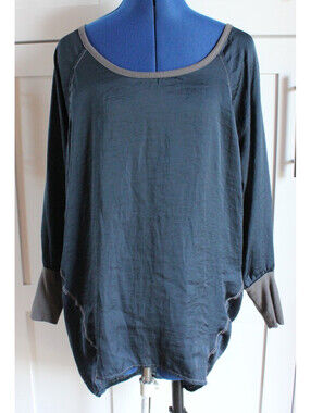 Solemio Navy Blue Batwing Hi-Low Top Blouse Medium Relaxed Fit Long Sleeve